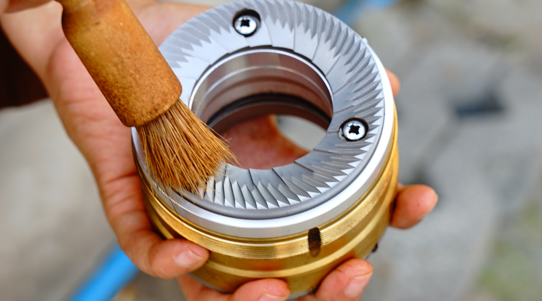 How to Clean a Coffee Grinder: The Definitive Guide