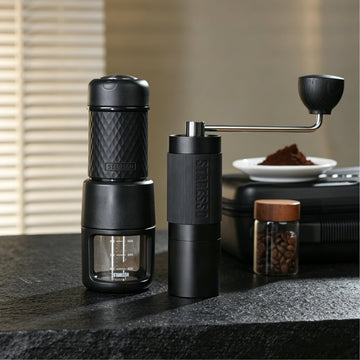 STARESSO Espresso-Reiseset – Klassische tragbare Espressomaschine und manuelle Kaffeemühle
