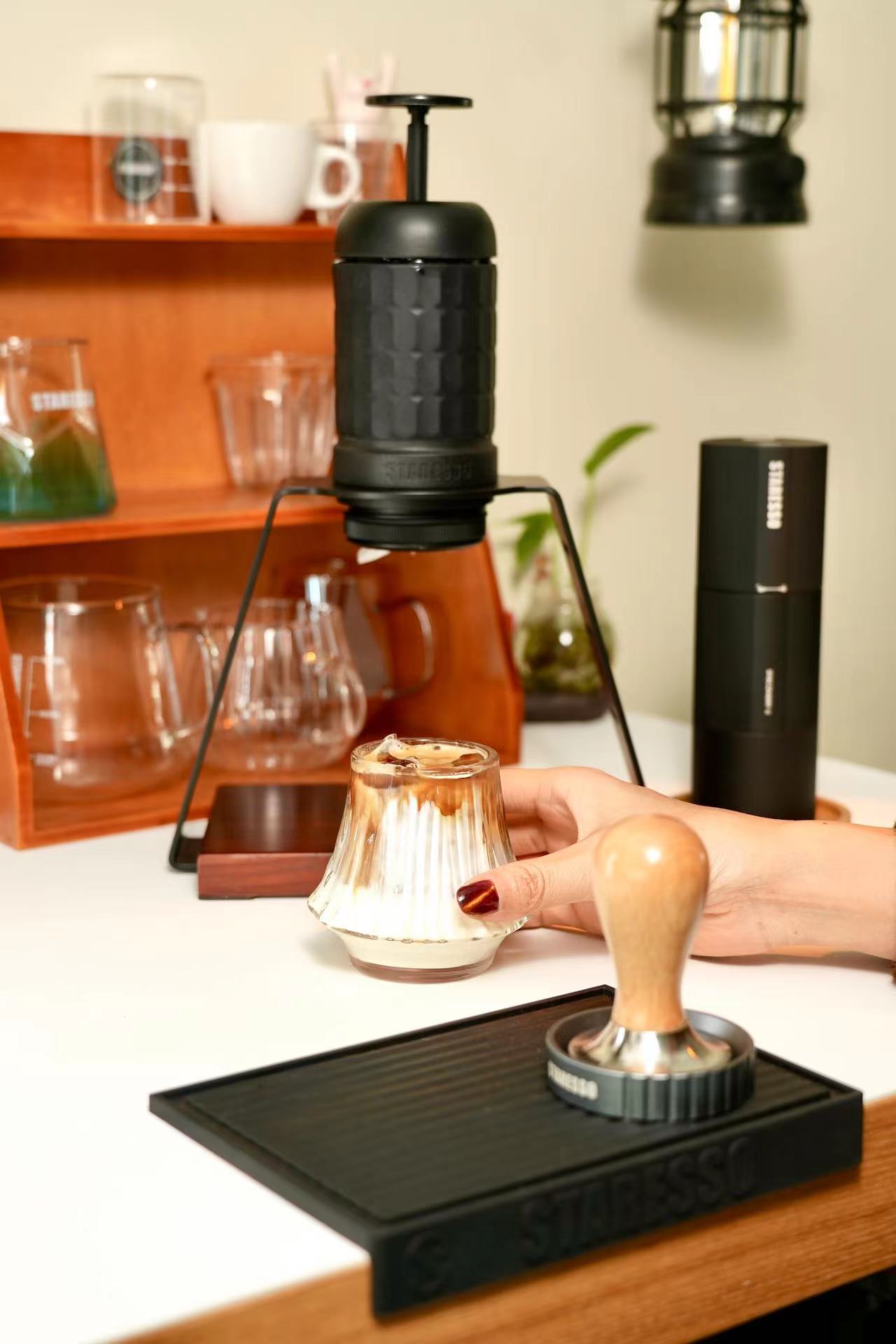 STARESSO Cafetera espresso portátil clásica, exclusiva cafetera de viaje 2  en 1 compatible con cápsulas originales Nespresso y compatibles, presión de  20 bares, cafetera manual para cocina y oficina : Precio Guatemala